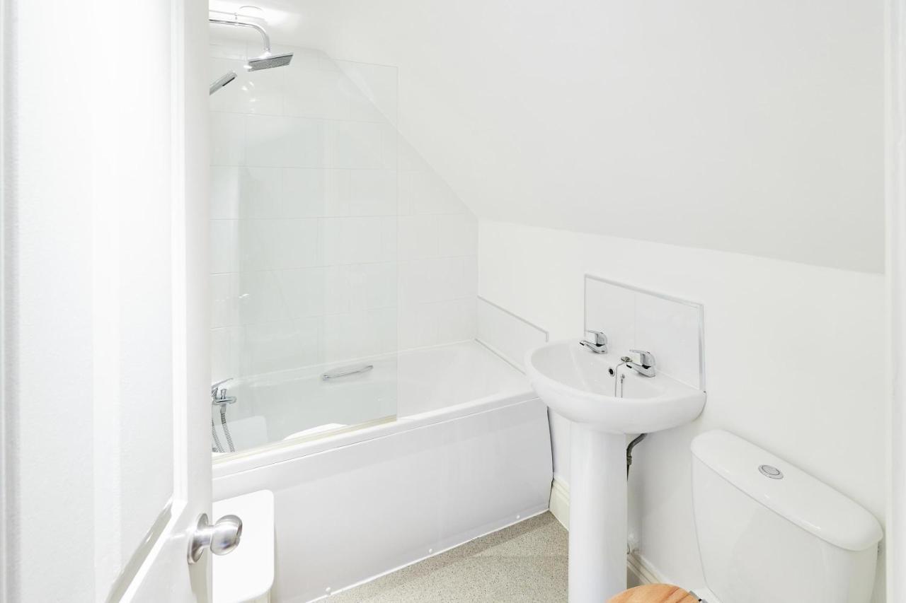 Host & Stay - Park Place Apartment Уитби Екстериор снимка